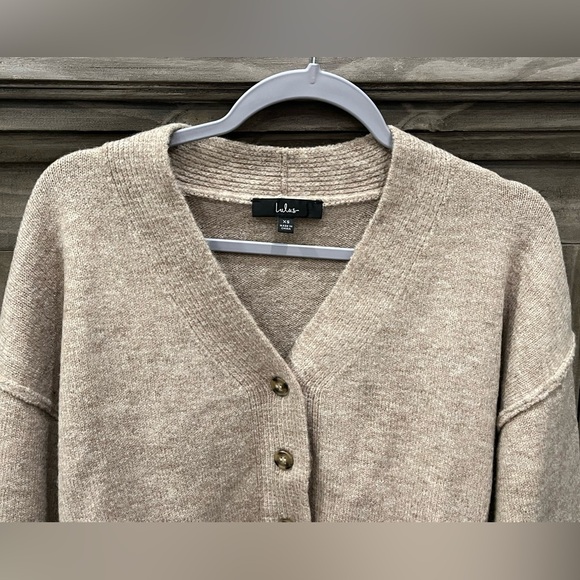 EUC Women's LULU’S Light Tan Button Down Cropped Cardigan Sweater (XS) - Picture 2 of 5